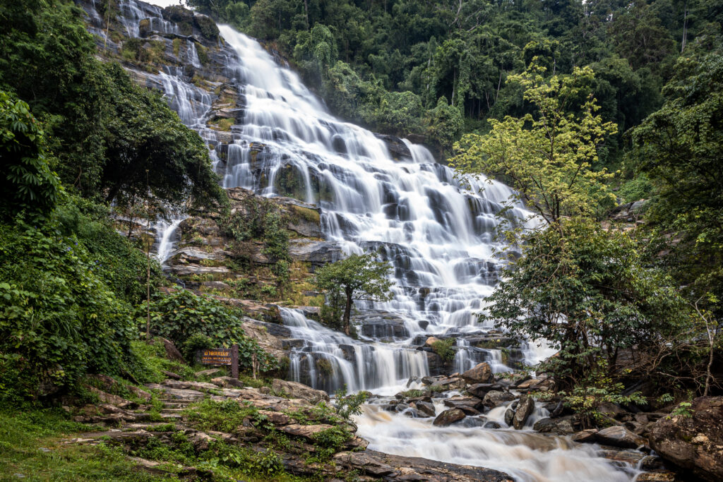 תמונה הממחישה Mae Sa Waterfall